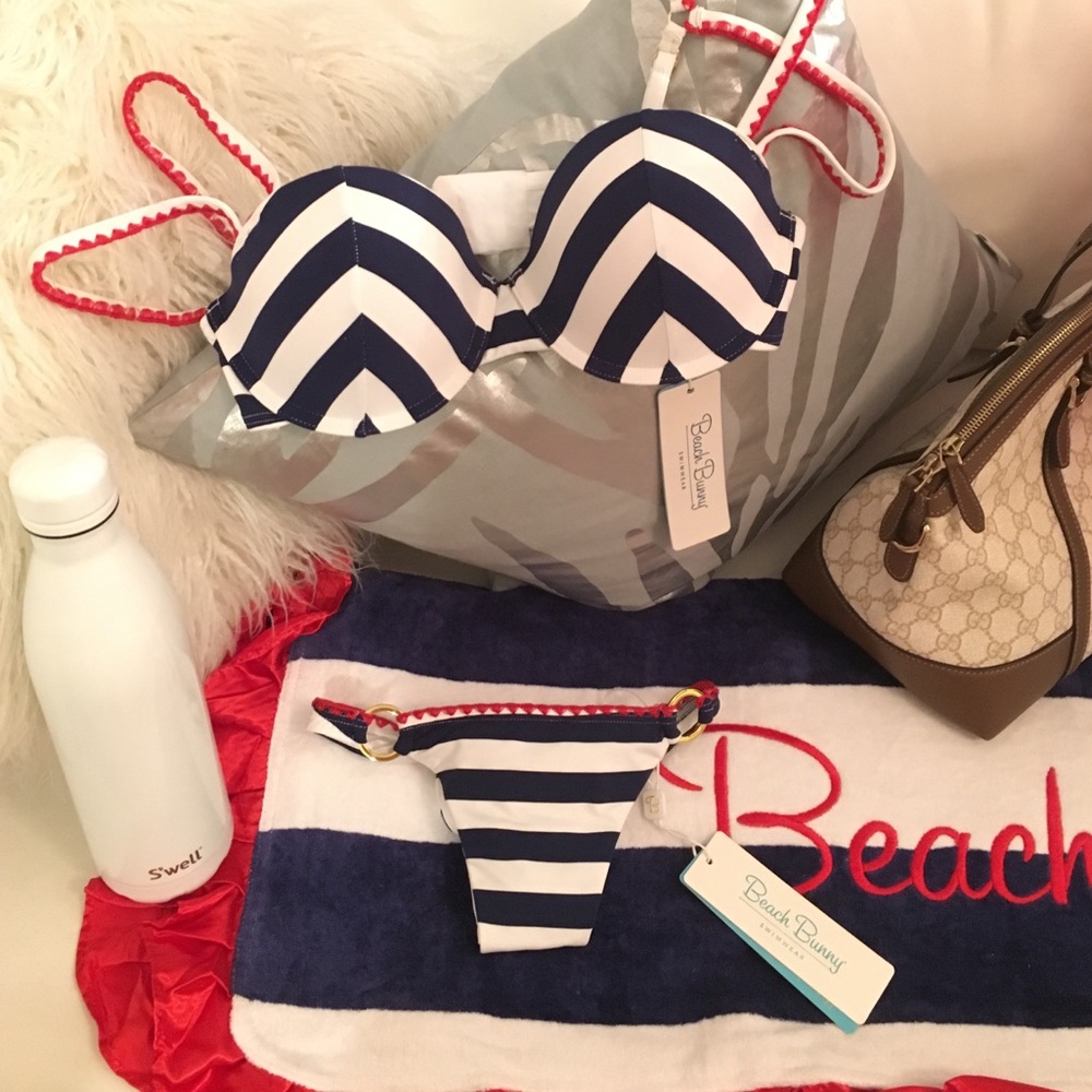 BNWT Beach Bunny Love Stitch Bikini Lg/Med